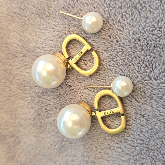 Christian Dior Pearl Earrings - Picture 6 of 7